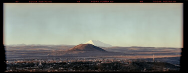 Fotografie getiteld "Mountain Elbrus Pya…" door Ivan Ponomarevsky, Origineel Kunstwerk, Film fotografie