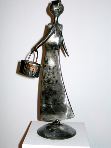 Escultura intitulada "la-femme-comtadine-…" por Gerard Lami, Obras de arte originais, Metais