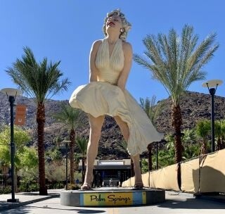 Marilyn Monroe statue in Palm Springs - No Home Just Roam