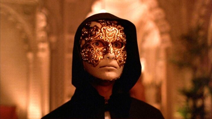 61602f92be4da7.24795896_kubrick-eyes-wide-shut-1999.jpg