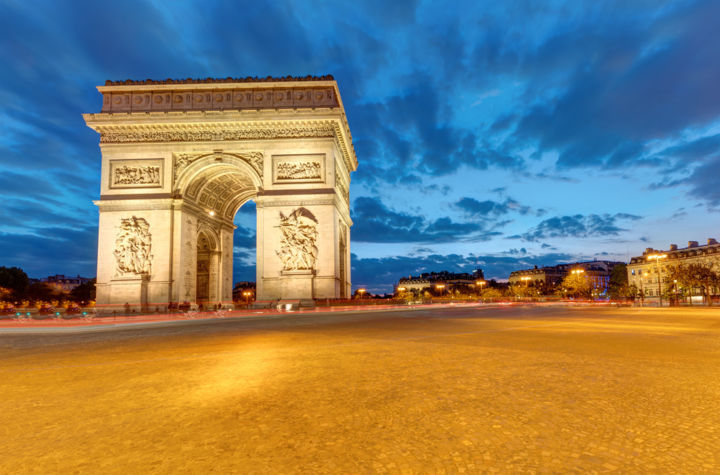 der-berühmte-bogen-de-triomphe-in-paris-pxjxzgv.jpg