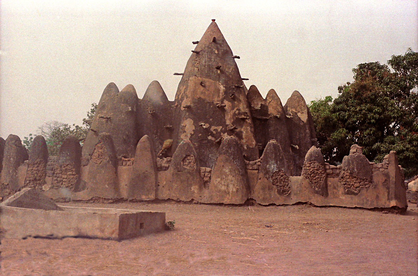 Très Ancienne Mosquée Au Burkina Faso, Photographie par Claude Grand