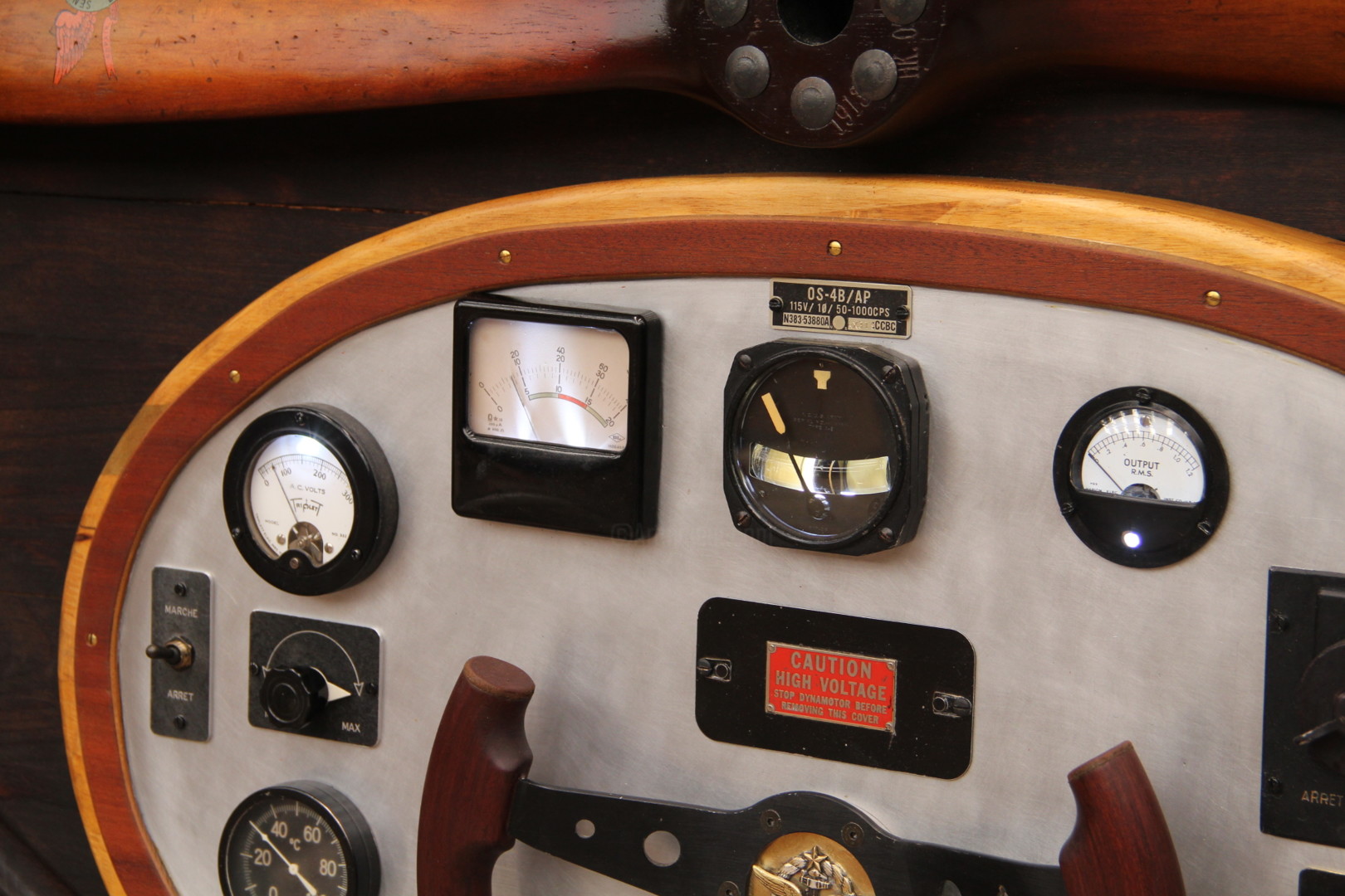 Panneau Cockpit D'avion Ambiance Aérona, Sculpture par Eric Poirier
