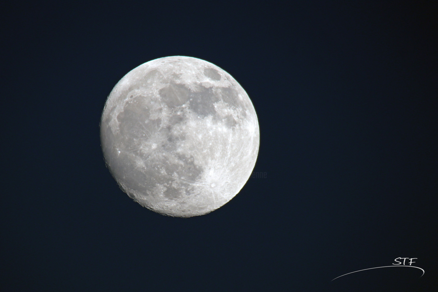 Какие явления можно наблюдать на луне. Хозяин Луны. Полнолунный цвет. Шар Армстронг Луна. Луна из хозяев.