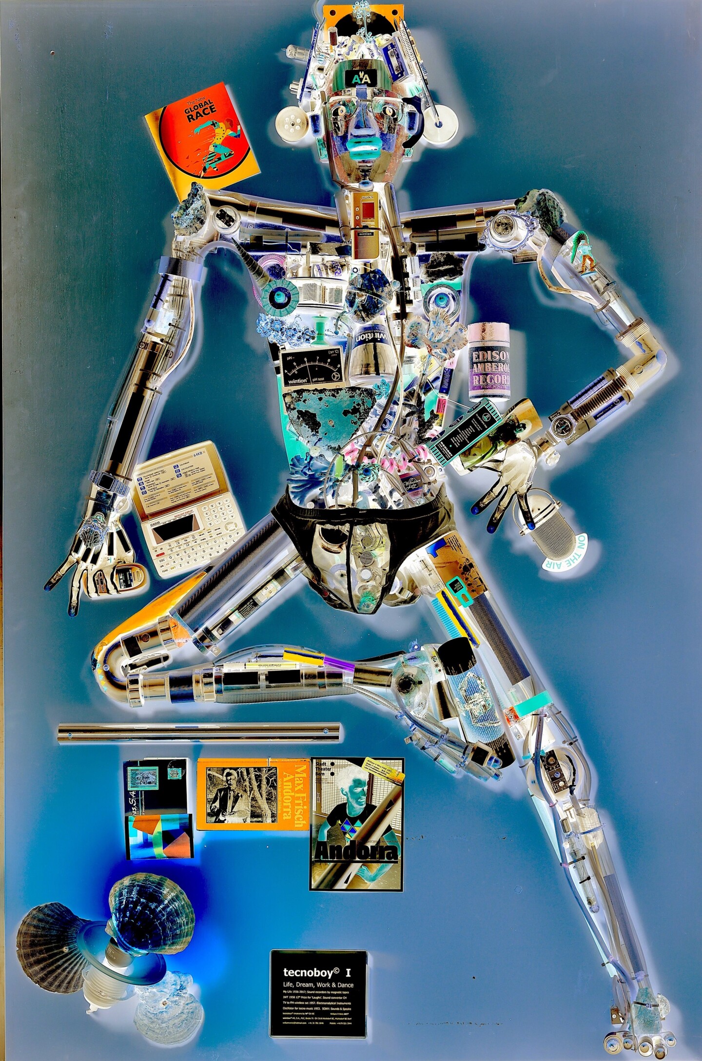 Tecnoboy I Blue Version Of Sculpture Lif, Fotografie von Willy Wirz (W