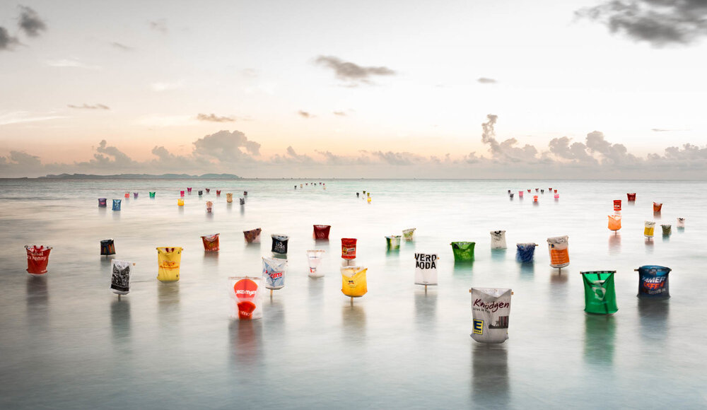 Dirk Krull: arte, rifiuti di plastica e natura