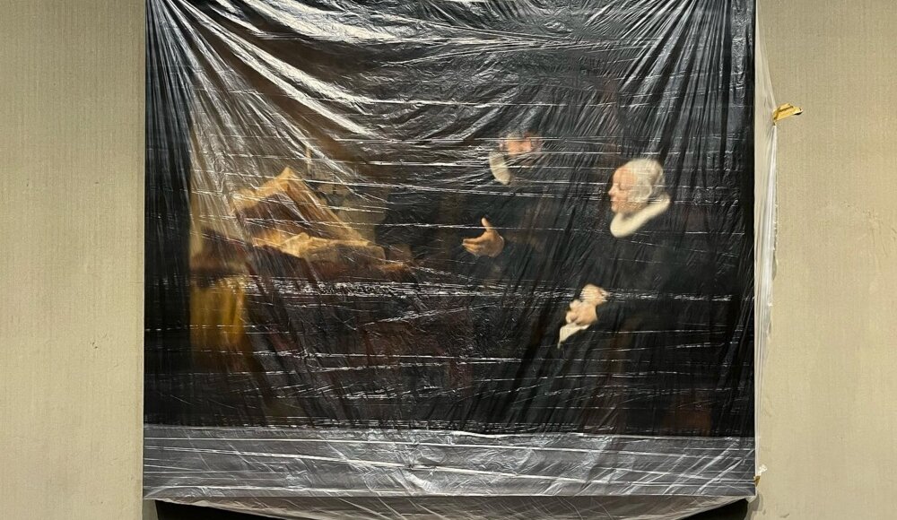 Berlin'deki Gemäldegalerie, resimlerini şiddetli yağmurlardan koruyor