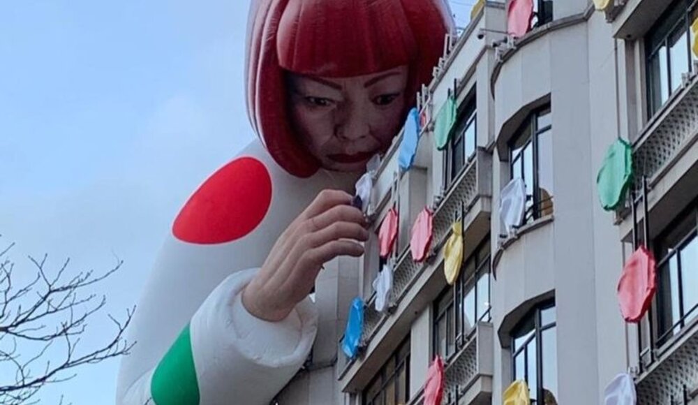 Les célèbres pois de Yayoi Kusama sont présents dans tous les magasins Louis Vuitton du monde