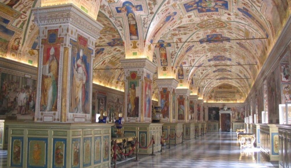 Çağdaş sanat Vatikan'a ünlü Apostolik Kütüphanesi'ndeki bir sergiyle giriyor
