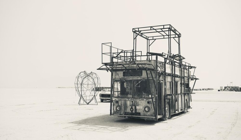 De iconische Robot Heart Art Car uit Burning Man gaat naar Central Park voor een transcendent muziekfestival