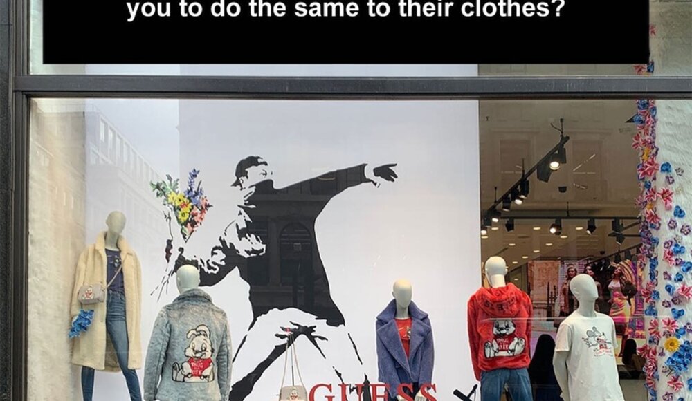 Banksy affirme que la marque de vêtements Guess s'est "servie" de son art