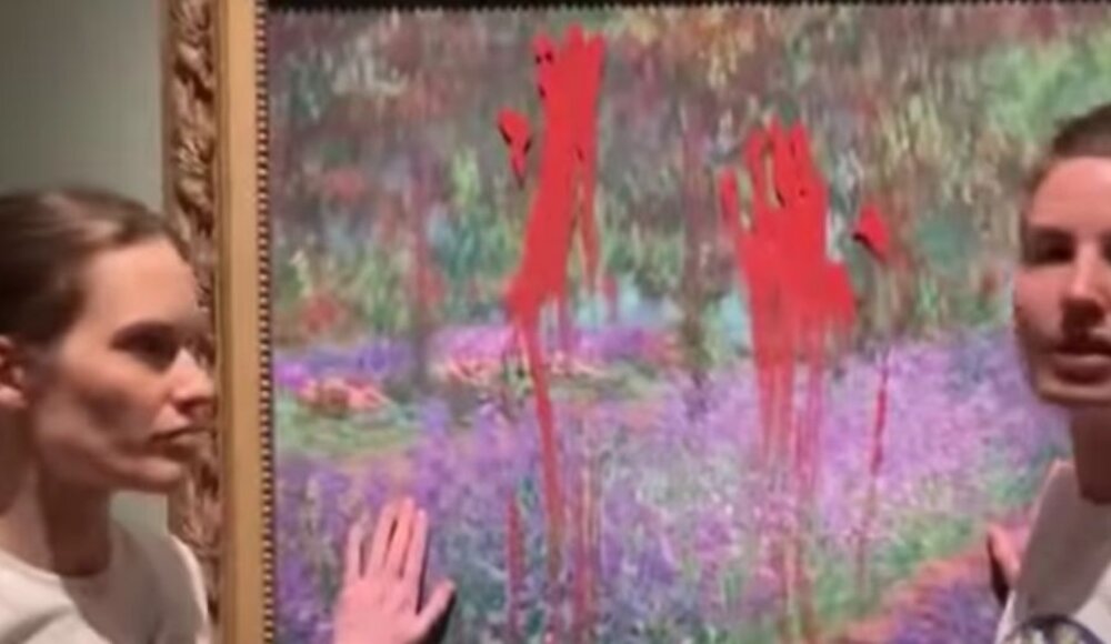 Ativistas do clima pintaram um quadro de Monet de vermelho