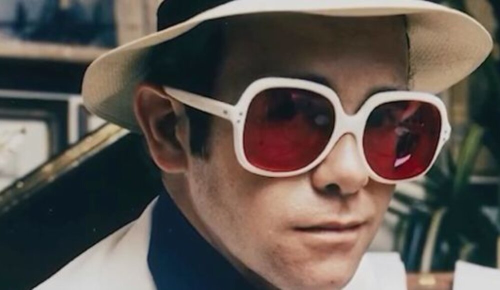 L'asta della collezione Major Elton John svela i tesori dell'icona della musica