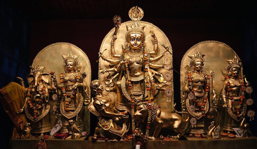 Godin onthuld: onderzoek naar de artistieke afbeeldingen van Durga Puja