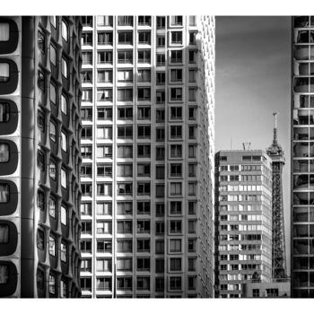 Photography titled "HIDDEN EIFFEL TOWER" by 23h35 Photographie, Original Artwork, Digital Photography