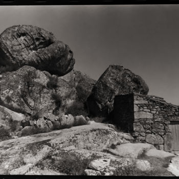 Photographie intitulée ""Granite I"" par António Amaralgomes, Œuvre d'art originale, Photographie argentique