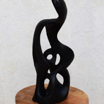 Sculpture intitulée "Vilay - The Fusion" par Aarti Gupta Bhadauria, Œuvre d'art originale, Terre cuite