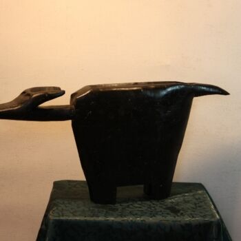 Sculpture intitulée "La vache" par Abdellouahab Selka, Œuvre d'art originale, Bois