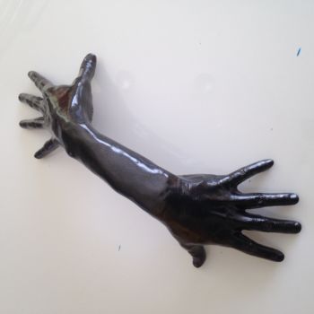 「Le mani 2. The hand…」というタイトルの彫刻 Achille Chiarelloによって, オリジナルのアートワーク, プラスチック