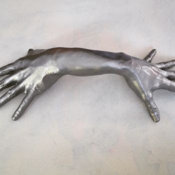 Sculpture titled "Le mani 1. The hand…" by Achille Chiarello, Original Artwork, Resin