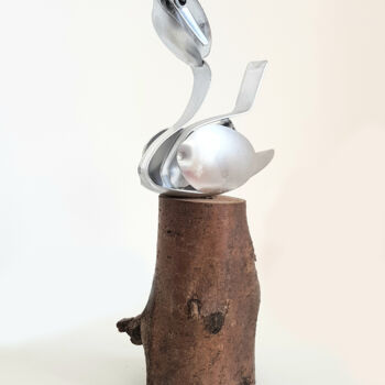 Sculpture titled "Le cygne Symbole de…" by Adda Merzougui, Original Artwork, Metals