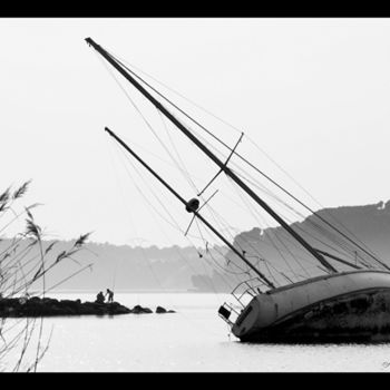 Photographie intitulée "bateau" par Adrien Doméné, Œuvre d'art originale