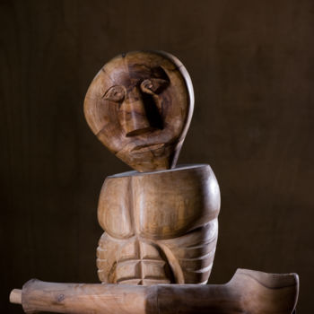 Skulptur mit dem Titel "Unbekannter Held, K…" von Adrian Uncrut, Original-Kunstwerk, Holz