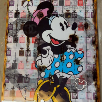 Collages getiteld "Minnie Mouse Chanel" door Adriano Cuencas, Origineel Kunstwerk, Collages
