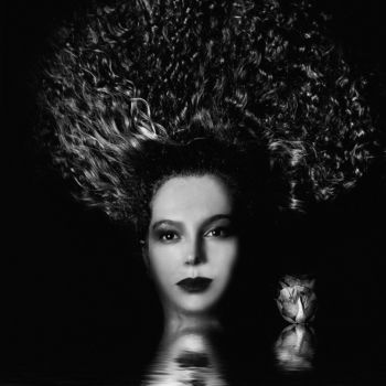 Photographie intitulée "Lady Sonia 8" par Shelley Aebi, Œuvre d'art originale, Photographie manipulée