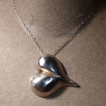 Design mit dem Titel "Silver heart" von Aggie Damaskou, Original-Kunstwerk, Schmuck