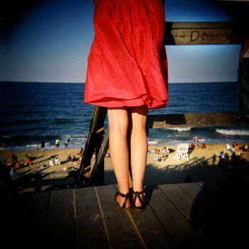 摄影 标题为“Robe rouge au Holga…” 由Agnès M, 原创艺术品