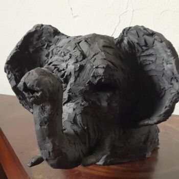 Sculpture titled "Elephant de Savane" by Agnès Raczynska, Original Artwork, Clay