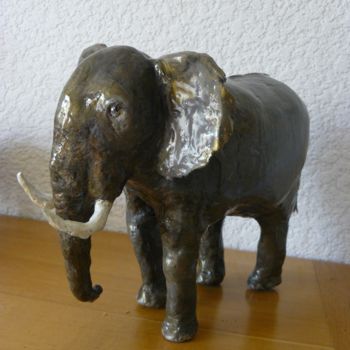 Sculpture intitulée "L'éléphant d'Afrique" par Agnès Tassara, Œuvre d'art originale, Plâtre