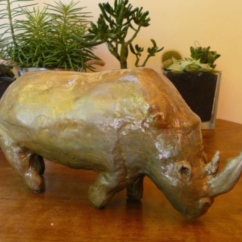 Escultura intitulada "Rhinocéros" por Agnès Tassara, Obras de arte originais, Gesso
