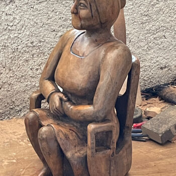 Sculpture titled "signora sulla poltr…" by Agostino Girardi, Original Artwork, Wood