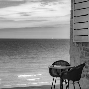 Photography titled "pause en bord de mer" by Agron Salija, Original Artwork, Digital Photography