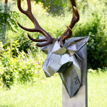 Sculpture titled "Sculpture "Trophée…" by Agtrema, Original Artwork, Metals