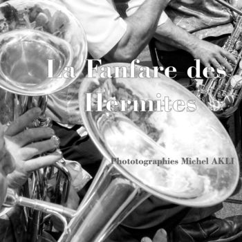Photographie intitulée "La fanfare des Herm…" par Michel Akli, Œuvre d'art originale