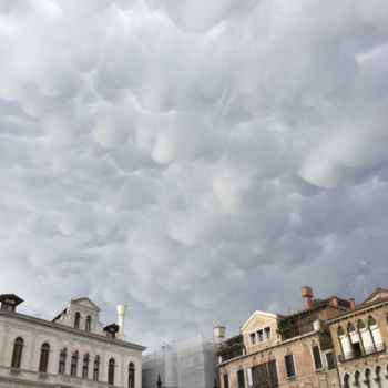 Fotografie mit dem Titel "Mammatocumulus over…" von Alain Erpelding, Original-Kunstwerk