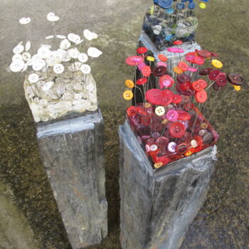 Sculpture titled "In ingliche "Flower…" by Alain Platet, Original Artwork, Stone