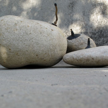 Escultura titulada "3 galets gonflables…" por Alain Platet, Obra de arte original