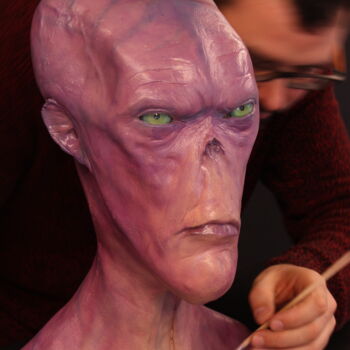 Скульптура под названием "alien" - Alberto Hortas Lopez, Подлинное произведение искусства, Смола