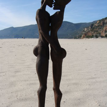 Скульптура под названием "Amor na praia" - Alberto Kissola, Подлинное произведение искусства