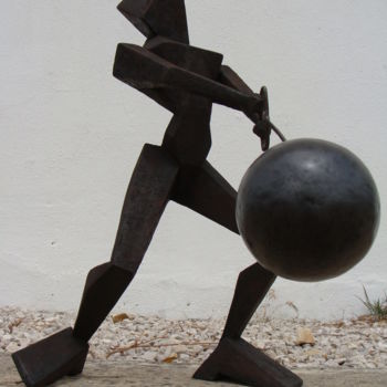Sculpture titled "lancer de marteau" by Alberto Kissola, Original Artwork, Resin