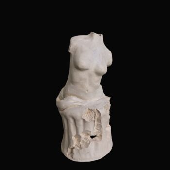 Sculpture titled "Sin tiempo" by Alejandra Valeiro, Original Artwork, Clay