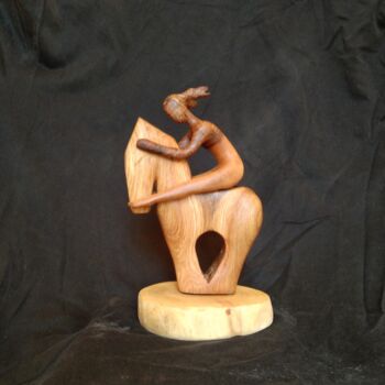Skulptur mit dem Titel "Amazon" von Aleksandr Stepanov, Original-Kunstwerk, Holz