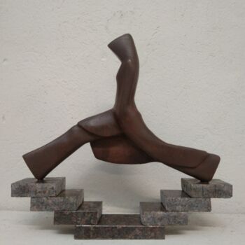 Skulptur mit dem Titel "Step" von Aleksandr Stepanov, Original-Kunstwerk, Holz
