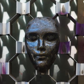 Sculptuur getiteld "Mirror of Obsidian" door Aleksandra Luminor, Origineel Kunstwerk, Klei