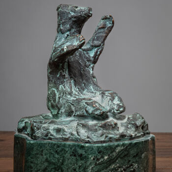 Escultura intitulada "Sloth on a mixed st…" por Aleksandra Shvetskaia (ASHV), Obras de arte originais, Bronze