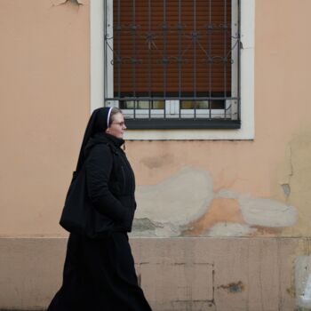 Photography titled "Nun" by Alen Gurovic, Original Artwork, Digital Photography